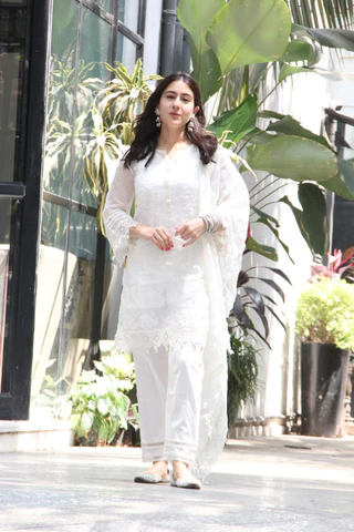 Alia Bhatt To Deepika Padukone: 5 Bollywood-Inspired Ethnic Looks For Independence Day 8 55 2026 08 1dbfbb33bce8d20fd94849a27f3fa41b