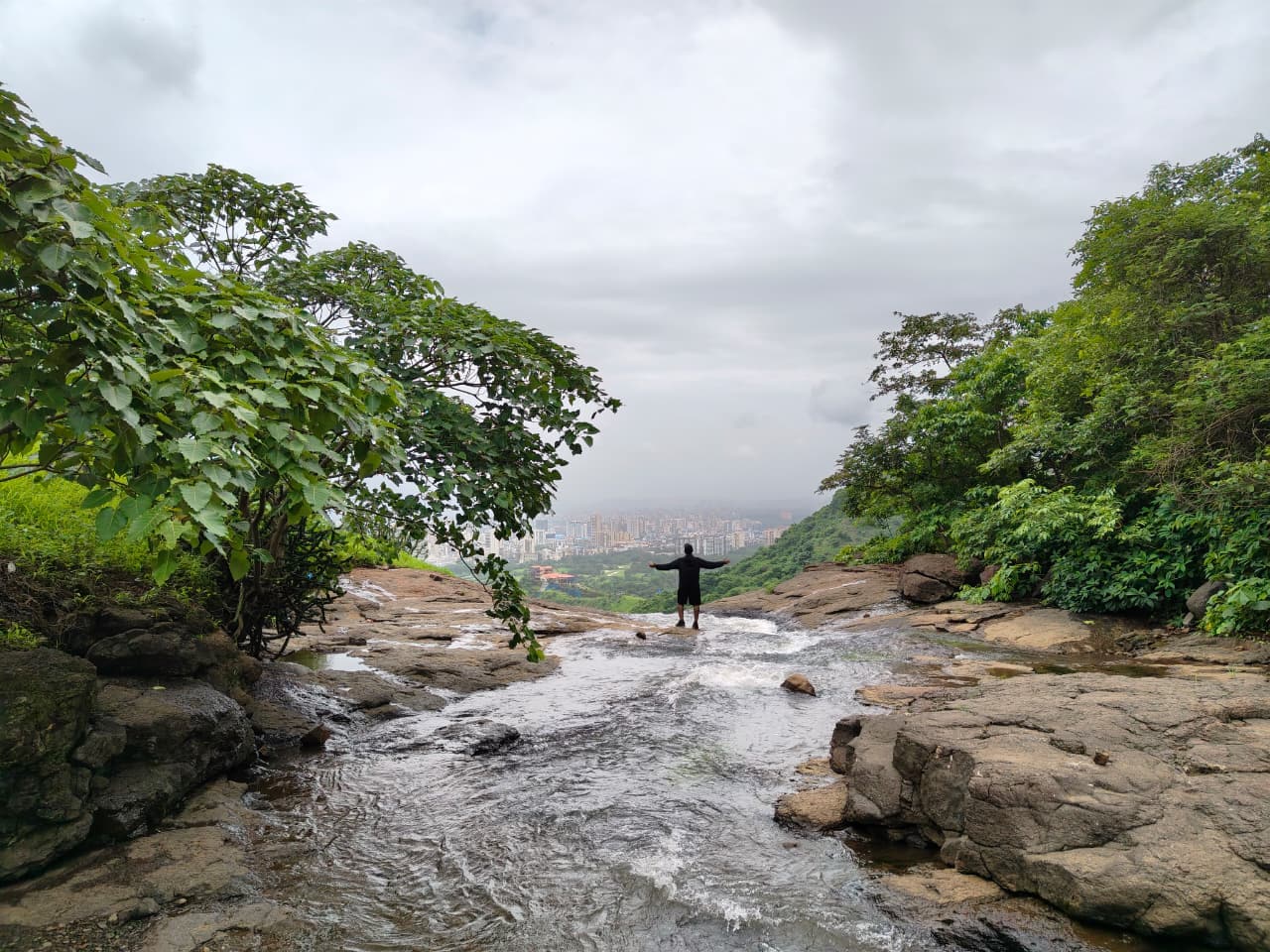 Seasonal streams come alive during the rains, creating refreshing waterfalls along the hills.