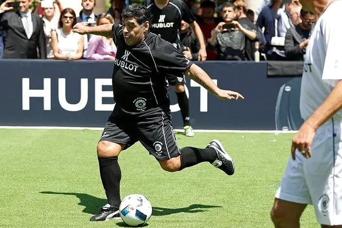 Diego Maradona: Football legend Diego Maradona was a celebrated left-footer—and famously left-handed too. Diego Maradona: Football legend Diego Maradona was a celebrated left-footer—and famously left-handed too.
