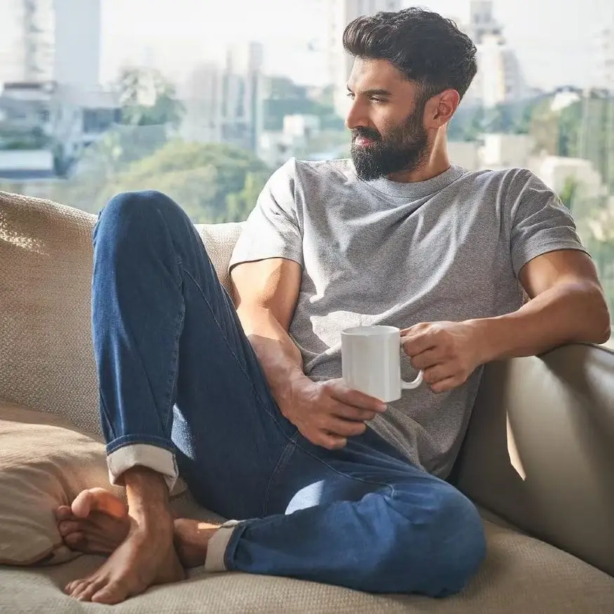 Aditya Roy Kapur: Bollywood star Aditya Roy Kapur is another celebrity often listed among famous left-handers. Aditya Roy Kapur: Bollywood star Aditya Roy Kapur is another celebrity often listed among famous left-handers.